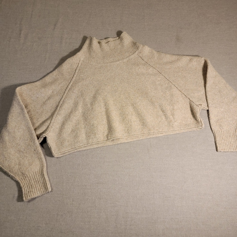 Urban Outfitters Cropped Sweater Womens M Beige Excellent Mock Neck Raglan 786